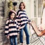Mùa xuân và mùa thu 2018 phiên bản Hàn Quốc của áo len mẹ-con gái dày bằng vải cotton rộng trong áo khoác mẹ sọc nữ áo váy gia đình