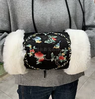Черные улыбки часто открываются