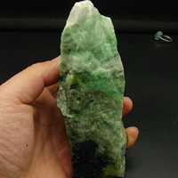 Зеленая природная руда из нефрита