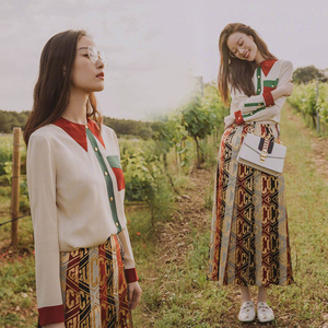[Peach Home Dingjin District] Ni Ni với màu sắc phù hợp với tính khí dài tay áo nữ in váy phù hợp với nữ thủy triều
