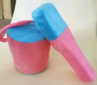 Розовая щетка