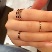 Nhẫn màu vàng nữ phiên bản Hàn Quốc của vòng mở titan thép thực phẩm nhẫn vàng hồng nhẫn nhẫn ngón tay nhỏ đuôi thiết lập trang trí