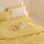 Mật độ cao hai lớp sợi ngỗng vàng ánh sáng vàng tấm bốn mảnh cotton 1,8m2.0m ​​chăn bông trải giường - Bộ đồ giường bốn mảnh gối chăn