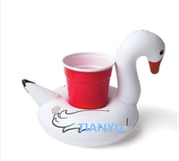 Утолщенный белый лебедь