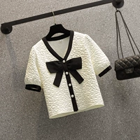 Одинокий абрикосовый топ