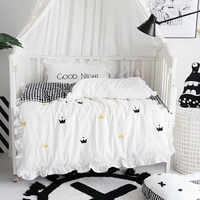 Kerry vườn ươm sản phẩm giường cũi Ba mảnh giường chăn trắng đáng yêu flounced 0.6m - Bộ đồ giường trẻ em 	ga giường chống thấm cho bé	