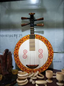 Специальность Sichuan Liangshan National Infecting Musical Instrument Moon Piano 2 Strings Этическое хвалительное музыкальное украшение