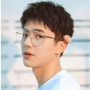 Liu Yiran Meng Zikun với những bông tai phẳng ánh sáng kính mát khung nam giới và phụ nữ xu hướng lớn hộp kính mát có thể được trang bị cận thị