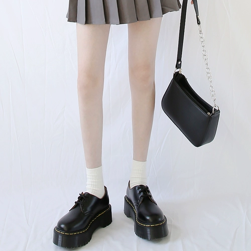 JuicePark Yang Mi Rose Rose и та же самая кожаная кожаная туфли и туфли с туфли Martin. Маленькая кожаная обувь Martin