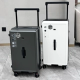 Качественный вместительный и большой универсальный чемодан на колесиках