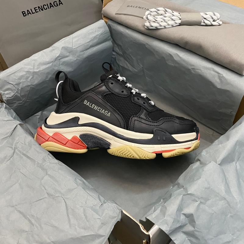 Black And RedParis Triple s Daddy shoes Make old Retro gym shoes combination air cushion Crystal bottom Home B leisure time men and women shoes