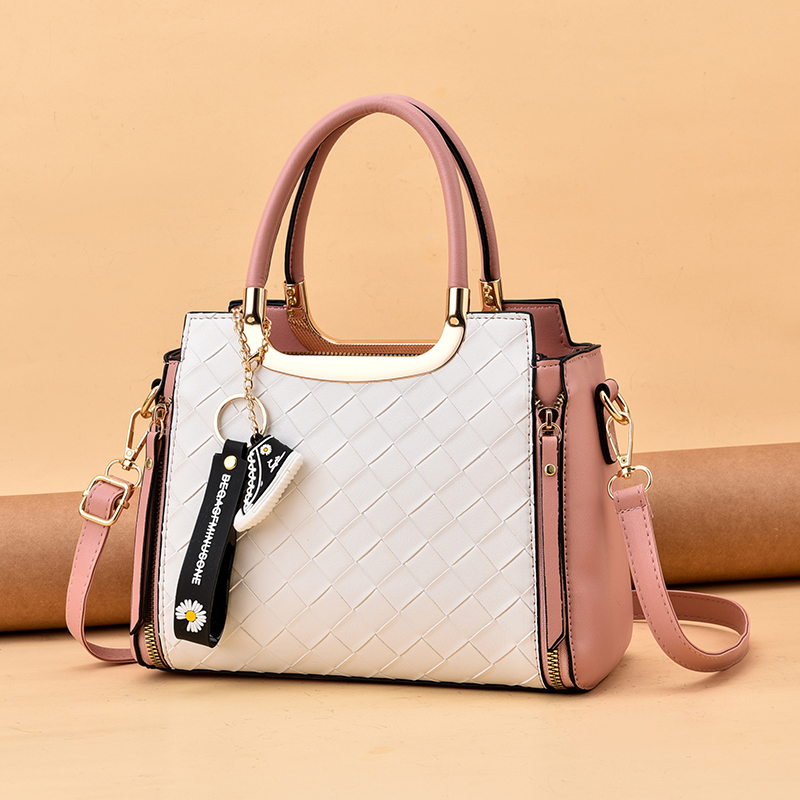PinkBag female 2021 new pattern tide fashion Spring and summer Versatile ma'am Messenger One shoulder atmosphere portable Big bag female high-capacity