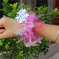 Розовый браслет, со снежинками