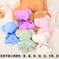 Медведь обнаженного медведя-растя