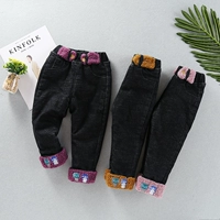 Nữ bé mùa đông mới cộng với quần nhung 0 bé gái quần denim 1-2-3-4 tuổi bé gái dày quần short jean bé trai