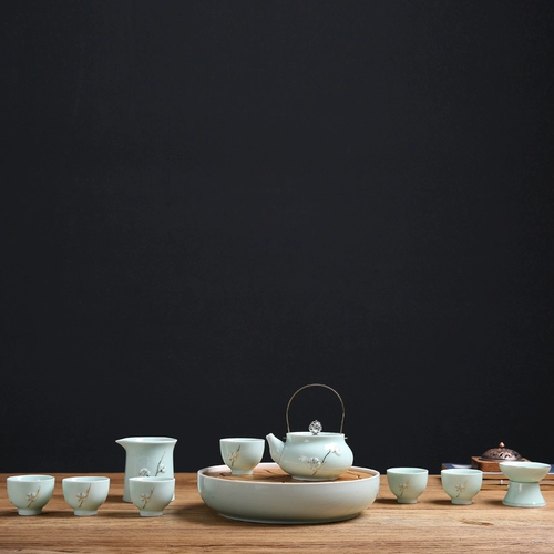 Celadon Litto Litto Вся японская стиль кунг -фу чай набор белый фарфоровый облегчение рисунок золотой сливы.
