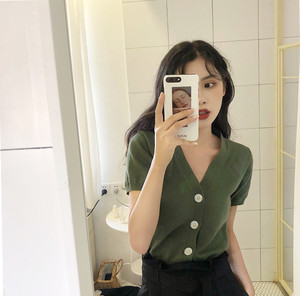 Flushing Han phong cách Chic màu rắn đơn giản hoang dã ngắn tay áo len nữ tính khí V-Cổ lỏng áo sơ mi mỏng mùa hè