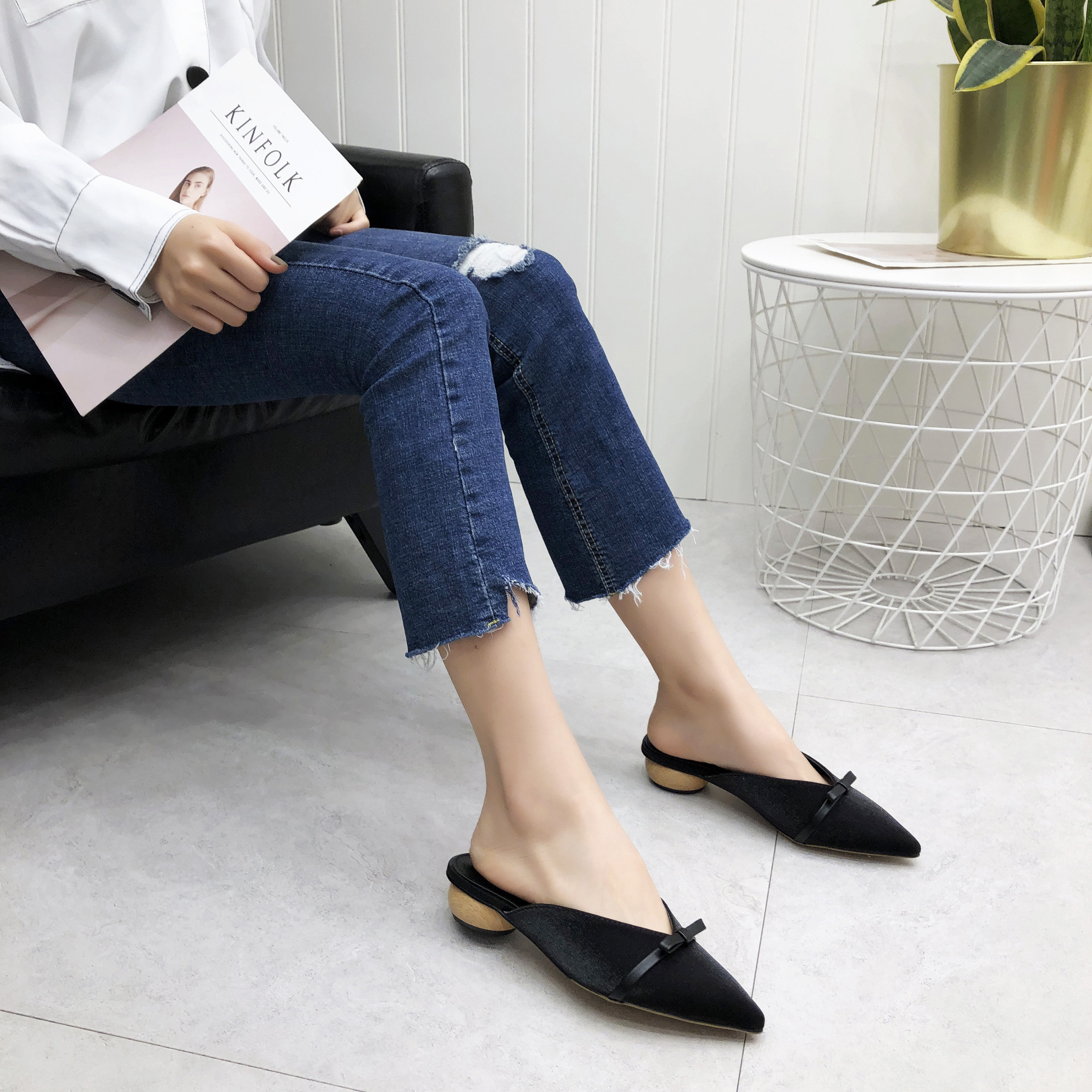 2019新款时尚尖头女鞋蝴蝶结女半拖粗跟女半拖