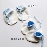 Шелковые перчатки, синие носки