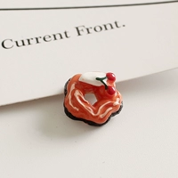 Оранжевый цветочный вишневый пончик