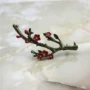 Thời trang men mới men Trung Quốc mận đỏ chào đón mùa xuân hồng đào hoa trâm cài cổ điển Thanh Đảo - Trâm cài huy hiệu cài áo sang chảnh