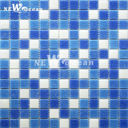 Белый бассейн, уличная мозаика, синяя головоломка