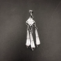 Один кунжутный колокол 1 общая длина длиной около 7 см