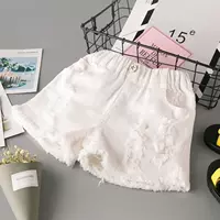 Quần short bé gái hè 2019 phiên bản mới của Hàn Quốc có quần lửng ống rộng bên ngoài mặc quần short denim trắng trẻ em cỡ lớn - Quần jean quan ao babi