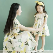 Cha mẹ và con mẹ và con gái ăn mặc ngắn tay 2018 mới bông in váy trong phần dài của thắt lưng và nữ ăn mặc