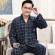 2021 phong cách mới pijama nam dài tay cotton mùa xuân và mùa thu người trung niên và người cao tuổi dịch vụ tại nhà quần vải nam