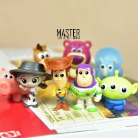 Новая серия мобилизации истории игрушек Bath Клубничный медведь Three Eyes Model Swing