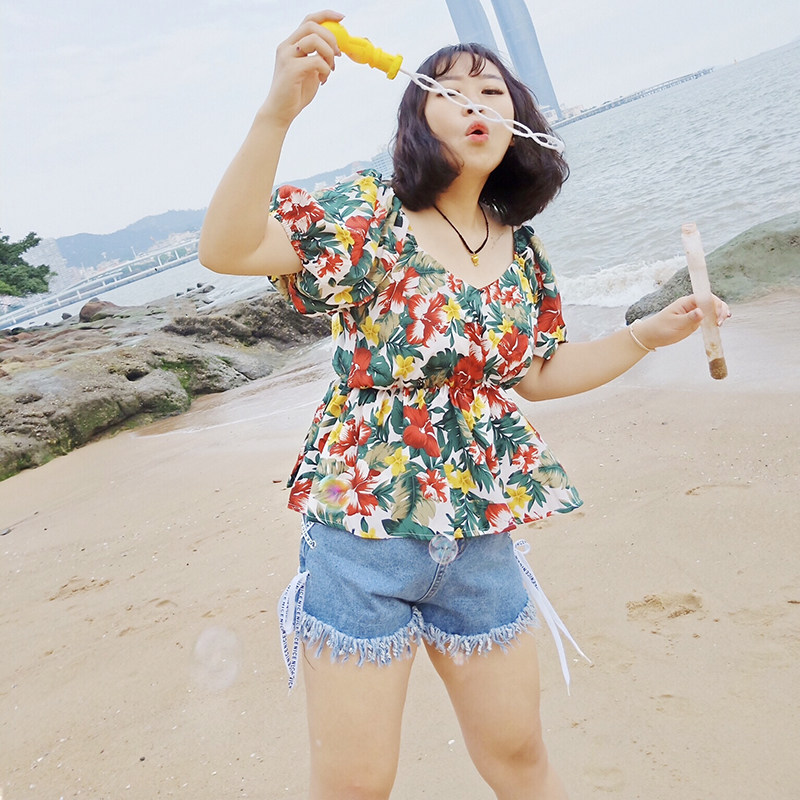 Kích thước lớn retro nhỏ hoa hàng đầu 2018 mùa hè mới chất béo mm ngọt eo giảm béo v- cổ áo thun voan thủy triều nữ