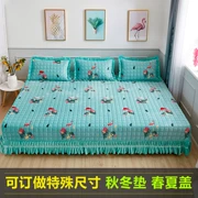 Màu đỏ được phủ một lớp nhung bên giường bằng vải pha lê nhung để tăng tấm chăn mờ - Trải giường