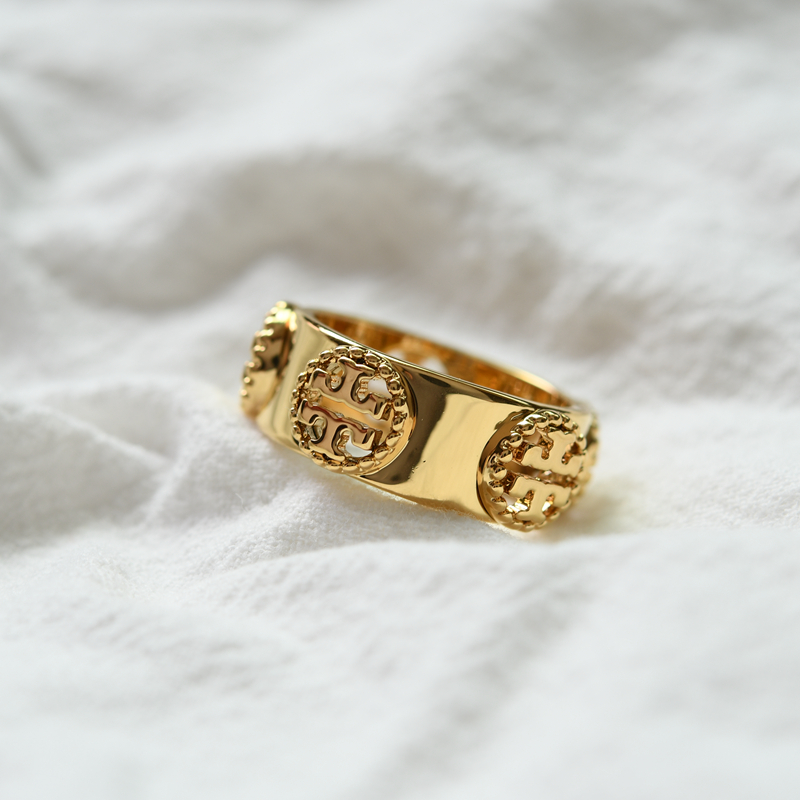 European and American style niche high-end sense golden fashion logo design sense temperament women's simple ring ring