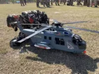 Xuất khẩu trực thăng quân đội Canada Xe tăng SUV Xe bọc thép Mô hình Máy bay Toy Boy Quà tặng Giáng sinh - Khác