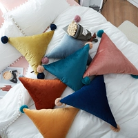 Xiaojingjia đệm sáng tạo xuất khẩu Bắc Âu handmade len bóng gối Đan Mạch màu rắn tam giác ins gió sofa đệm gối ôm sofa