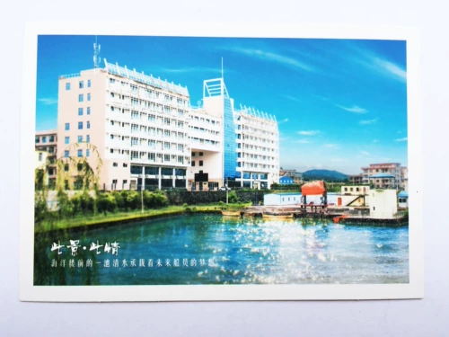 Эта ситуация представляет собой единый кусок старого студенческого ландшафта в колледже Цинчжоу, покупка более доступных морских зданий