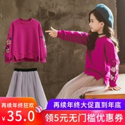 Bộ đồ cho bé gái mùa thu 2018 phiên bản Hàn Quốc mới của quần áo thủy triều thời trang trẻ em nước ngoài thêu áo len hai dây