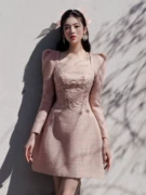 Nhà thiết kế phụ nữ ngành công nghiệp nặng Việt Nam tính khí cổ vuông màu hồng vải tuýt mỏng váy đầm dạ hội công chúa