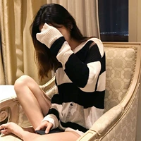 Đầu mùa thu 2018 mới của Hàn Quốc phiên bản của lỗ lỏng cô gái lạ tops hoang dã hit màu sọc dài tay T-Shirt triều áo khoác cardigan nữ