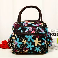 Черный фон синий пять -звездный цветок