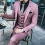 Bộ đồ màu hồng phù hợp với người đàn ông Bộ đồ ba mảnh Slim bộ đồ công sở mới quần áo thể thao nam