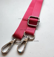 Красные серебряные аксессуары