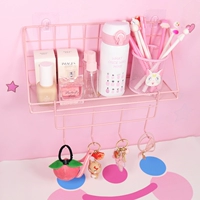 Различные артефакты хранения в стене с общежитием -спальня на крышке стены на стене на стене на стене на стене