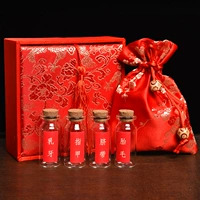 Красная парчовая коробка с красной парчовой сумкой