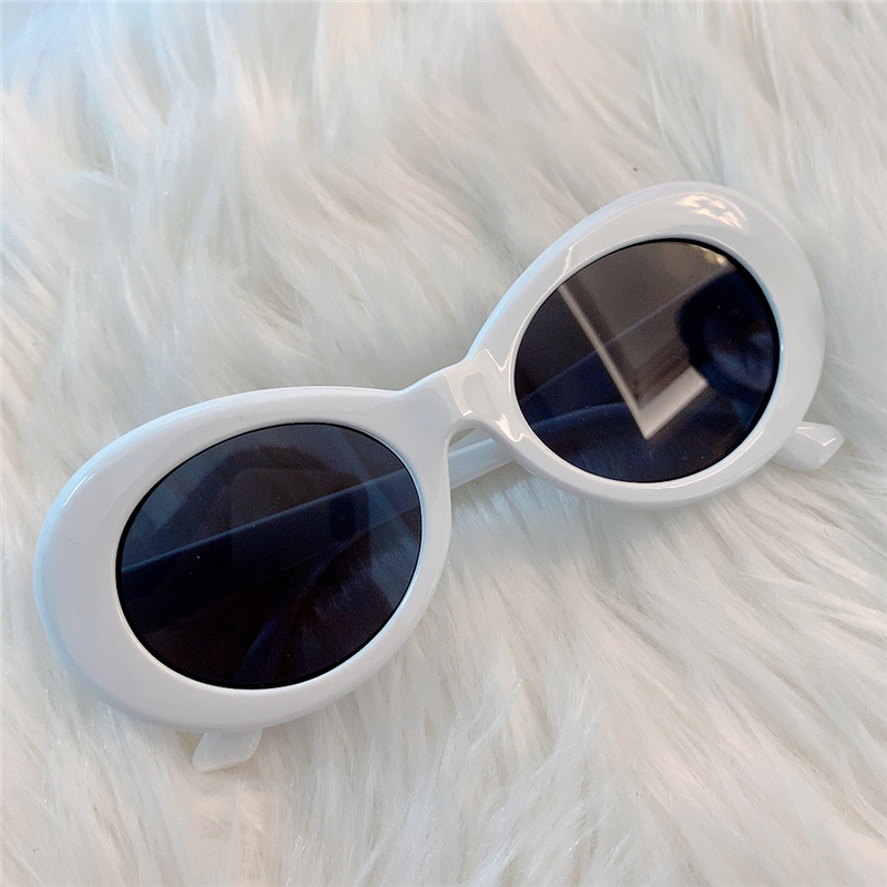 Round & White Frame Blackvintage Sunglasses Port style Europe and America Retro photograph cat eye Sunglasses Purple series lovers pose female collocation