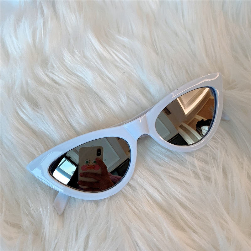 Triangular & White Frame Mirrorvintage Sunglasses Port style Europe and America Retro photograph cat eye Sunglasses Purple series lovers pose female collocation
