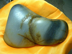 Ювелирные изделия и полуфабрикаты 【好玉不雕琢】籽料◆和田墨玉润透青花,重424克(三包)