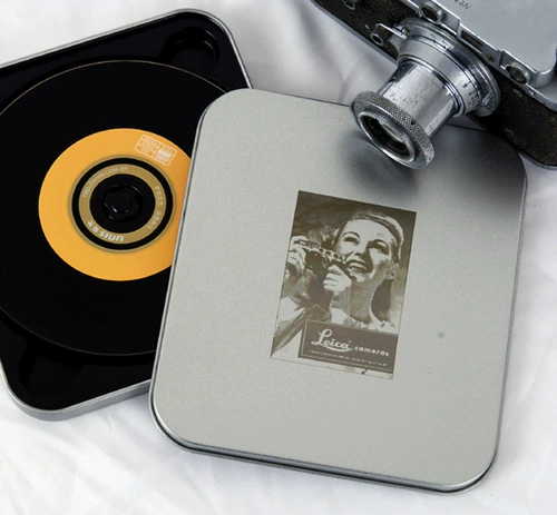 Выход Leica Outs Outs One Single Gifts ---- Ностальгическая подарочная коробка CD/DVD (девушка)