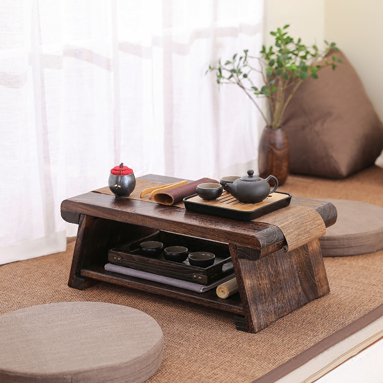Японский стол на полу